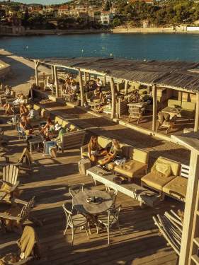 HOTEL PLEIN LARGE 3 ETOILES - RESTAURANT LA CHIPOTE - BAR LE SPOT - LA PETITE PLAGE - BANDOL